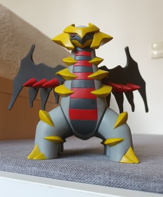 Giratina Tomy Deluxe
