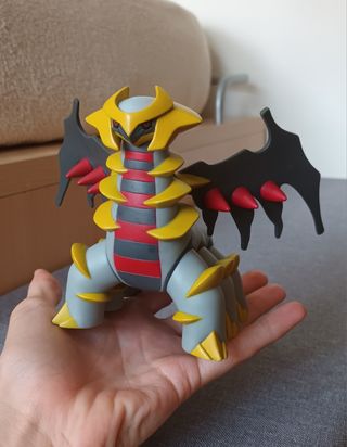 Giratina Tomy Deluxe
