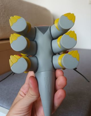 Giratina Tomy Deluxe