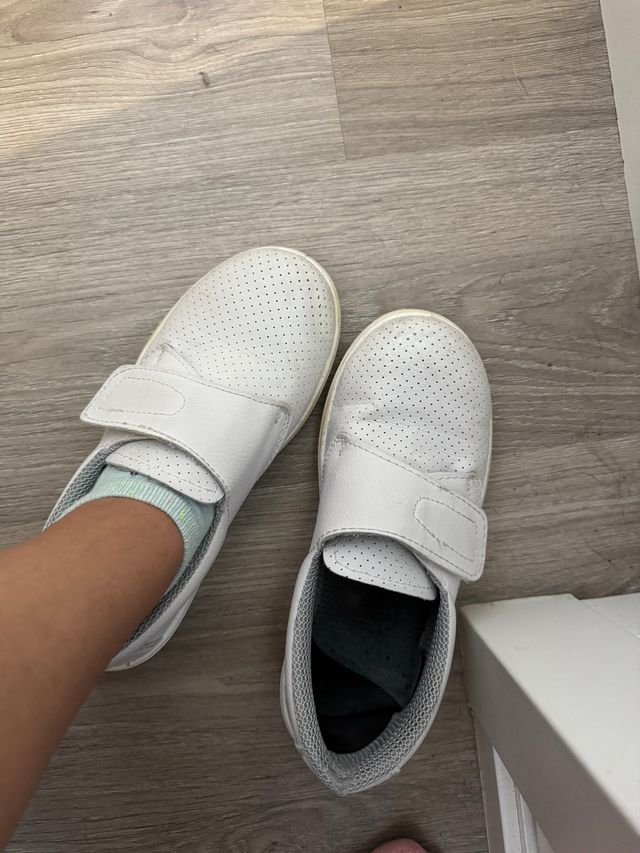 Zuecos blancos trabajo