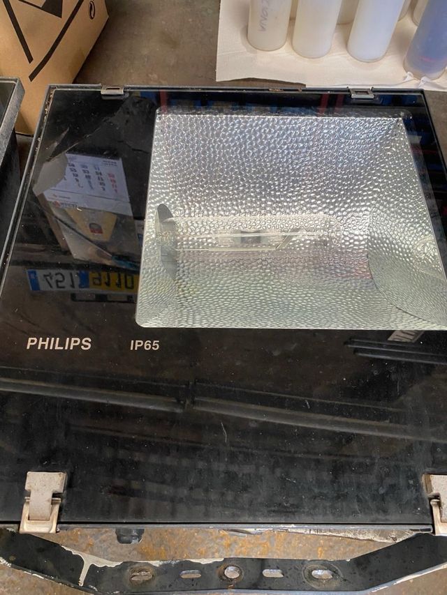 2 Focos Philips IP65 Exterior
ALIJENYRO DE 400W