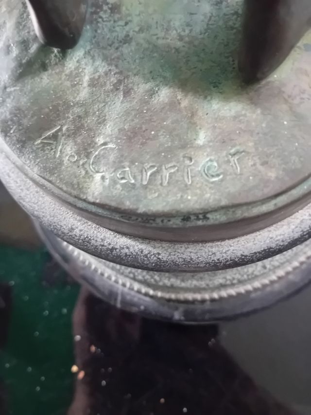 Figura de Bronze de Menino Pastor Antigo assinada