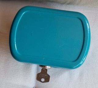 Caja fuerte metalica turquesa