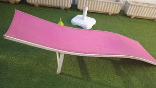 Tumbona rosa plegable