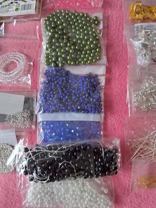 Más de 60 accesorios de costura y artesanía.