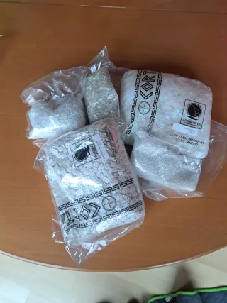 Más de 60 accesorios de costura y artesanía.