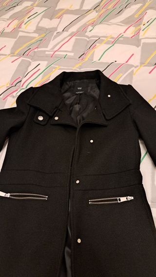 Abrigo negro Mango