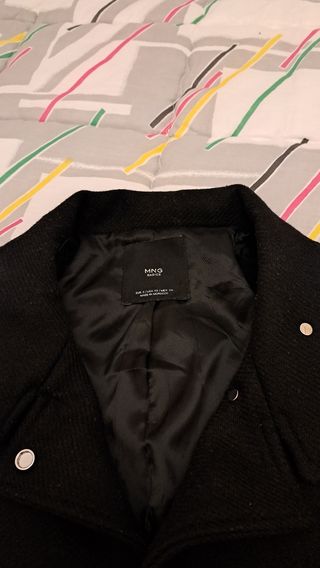 Abrigo negro Mango