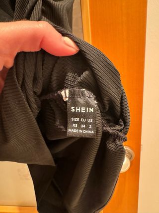 Vestido negro ajustado