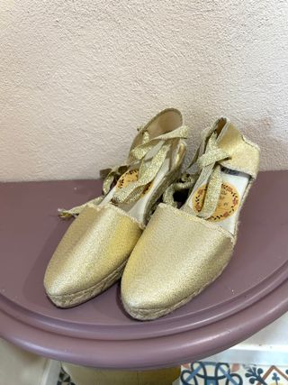 Espardeñas doradas Fallera (T.38) - ¡Como nuevas!