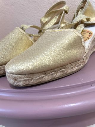 Espardeñas doradas Fallera (T.38) - ¡Como nuevas!