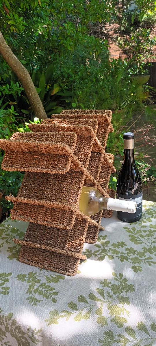 Botellero de cuerda de ratán en forma aspa
