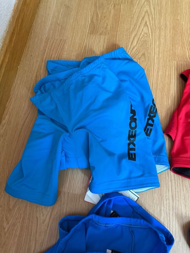 Pantaloncini corti Etxeondo femminili NUOVI
