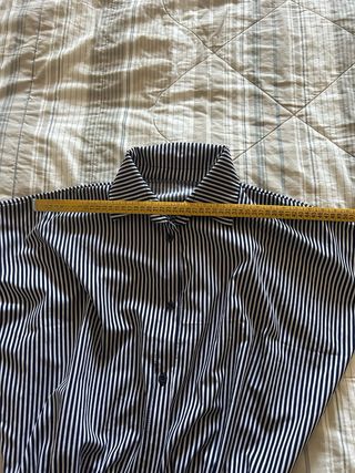 Camicia crop corta a righe blu e bianche