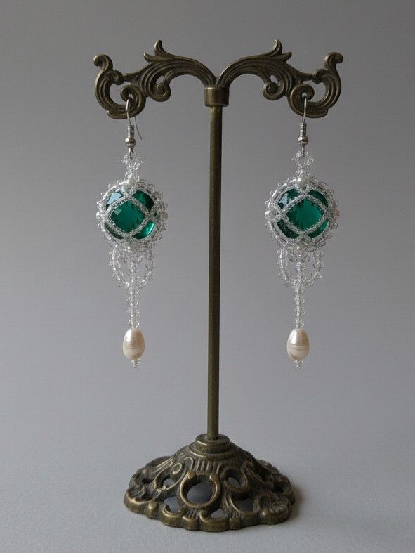 Orecchini chandelier verdi: zirconi & perle