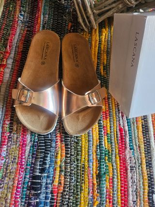 Chanclas Lascana doradas