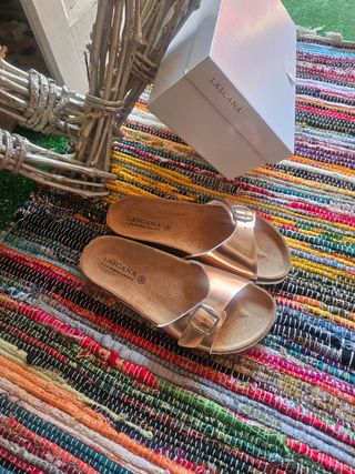 Chanclas Lascana doradas
