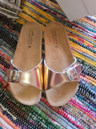 Chanclas Lascana doradas