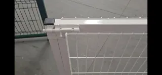 Puerta metálica jardín para enterrar