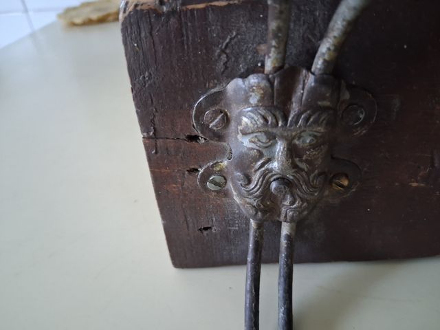 Appendiabiti antico in legno e metallo