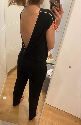 Mono negro elegante de marca 