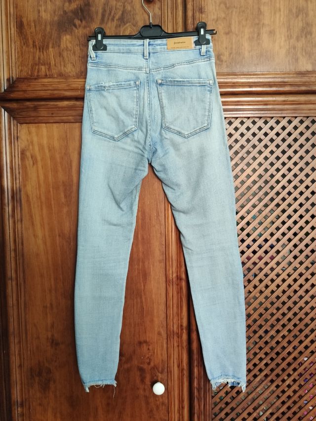 Pantalón vaquero pitillo roto