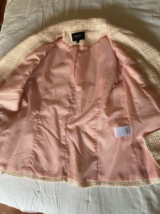 Americana tweed rosa con hilos blancos y beige