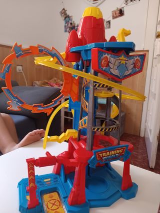 Torre SuperZing circuitos + muñecos y torre asalto