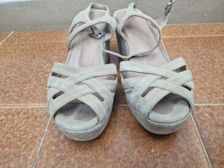 scarpe sandali con tacco