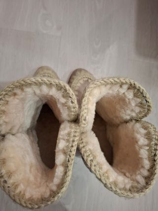 Botas beige de ante con pespunte