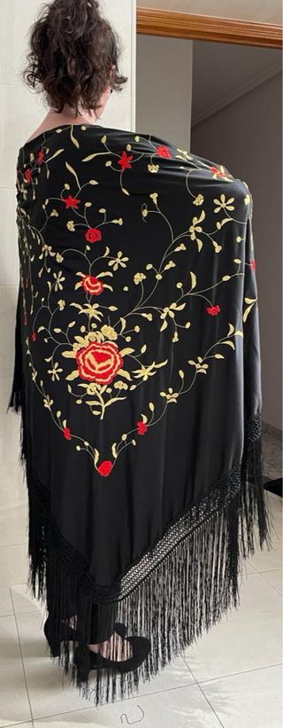 Mantón flamenco negro bordado
