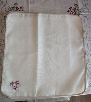 MANTEL BORDADO SIN ESTRENAR