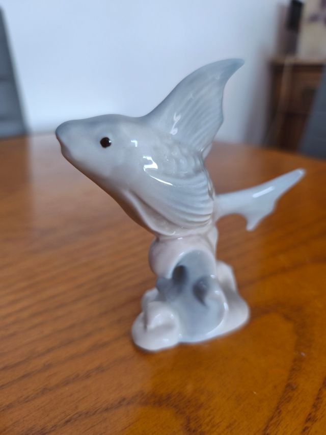 Figura pez de porcelana