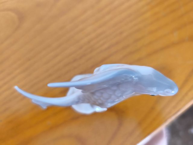 Figura pez de porcelana