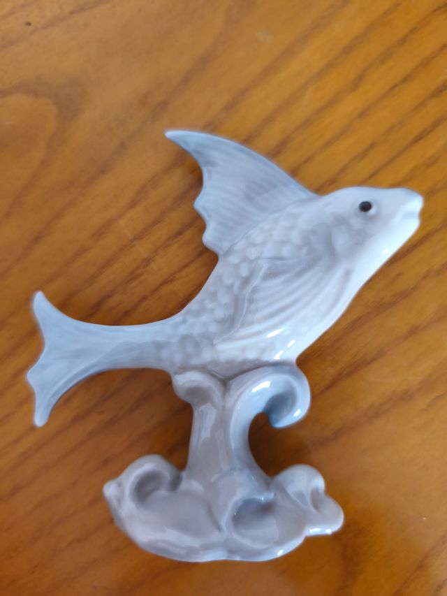 Figura pez de porcelana