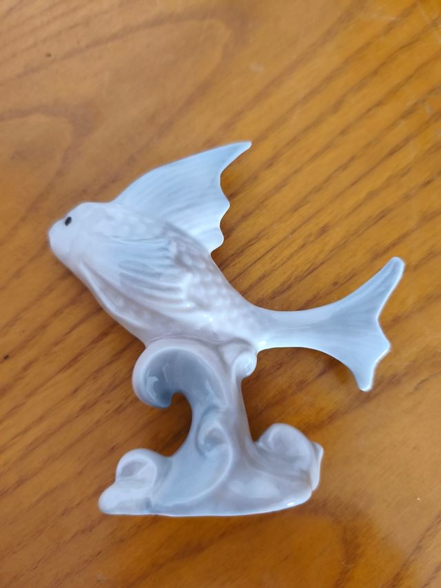 Figura pez de porcelana