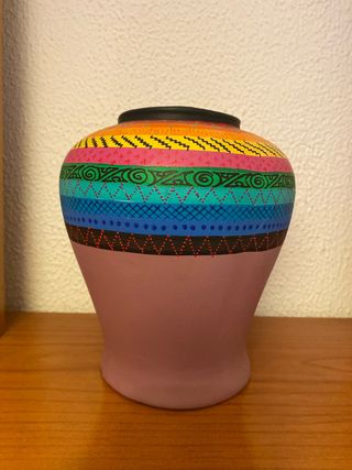 Jarrón pintado a mano multicolor