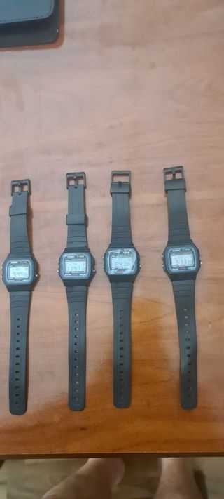 4 relojes Casio vintage negros