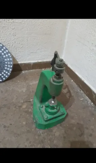 Conjunto prensa/troqueladora manual antigua