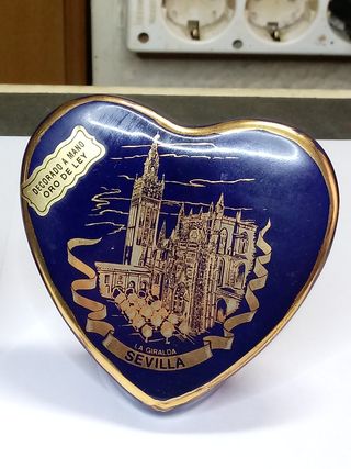 Recuerdos Sevilla:  Corazónes sevillanos de los 80