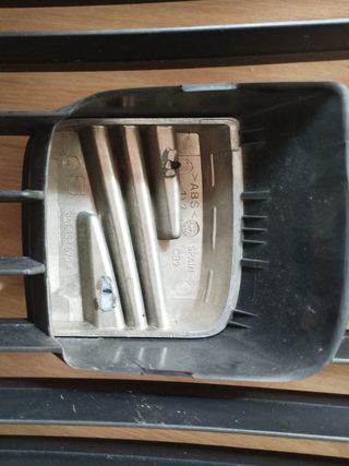 Parrilla defensa delantera Seat Leon 2010