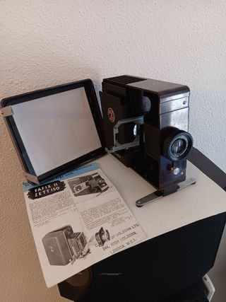 Proyector diapositivas antiguo
