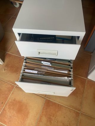 Cajonera metálica 3 cajones y en fotos hay otro