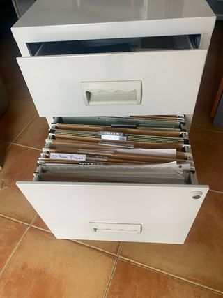 Cajonera metálica 3 cajones y en fotos hay otro