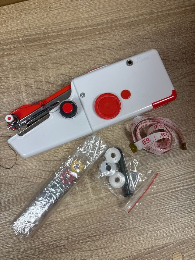 Mini máquina de coser portátil Cenocco CC9073RD