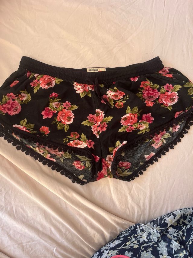 Shorts Superdry negros - florales