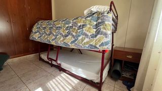 Litera plegable metálica roja (Platja d’Aro)