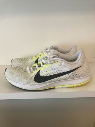 Zapatillas Nike Zoom Fly 3 blancas de segunda mano por 50 EUR en A Coruña  en WALLAPOP