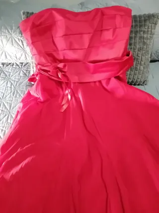 Vestido rojo fiesta,queda muy bonito  puesto.