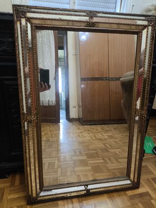 Espejo dorado antiguo